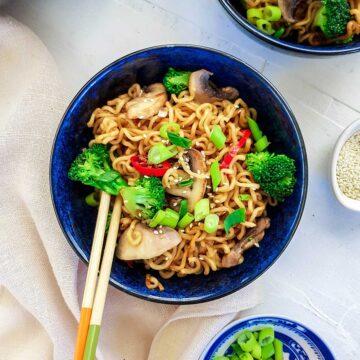 ramen stir fry with veggies