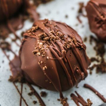 oreo truffle without cream cheese topped with chocolate