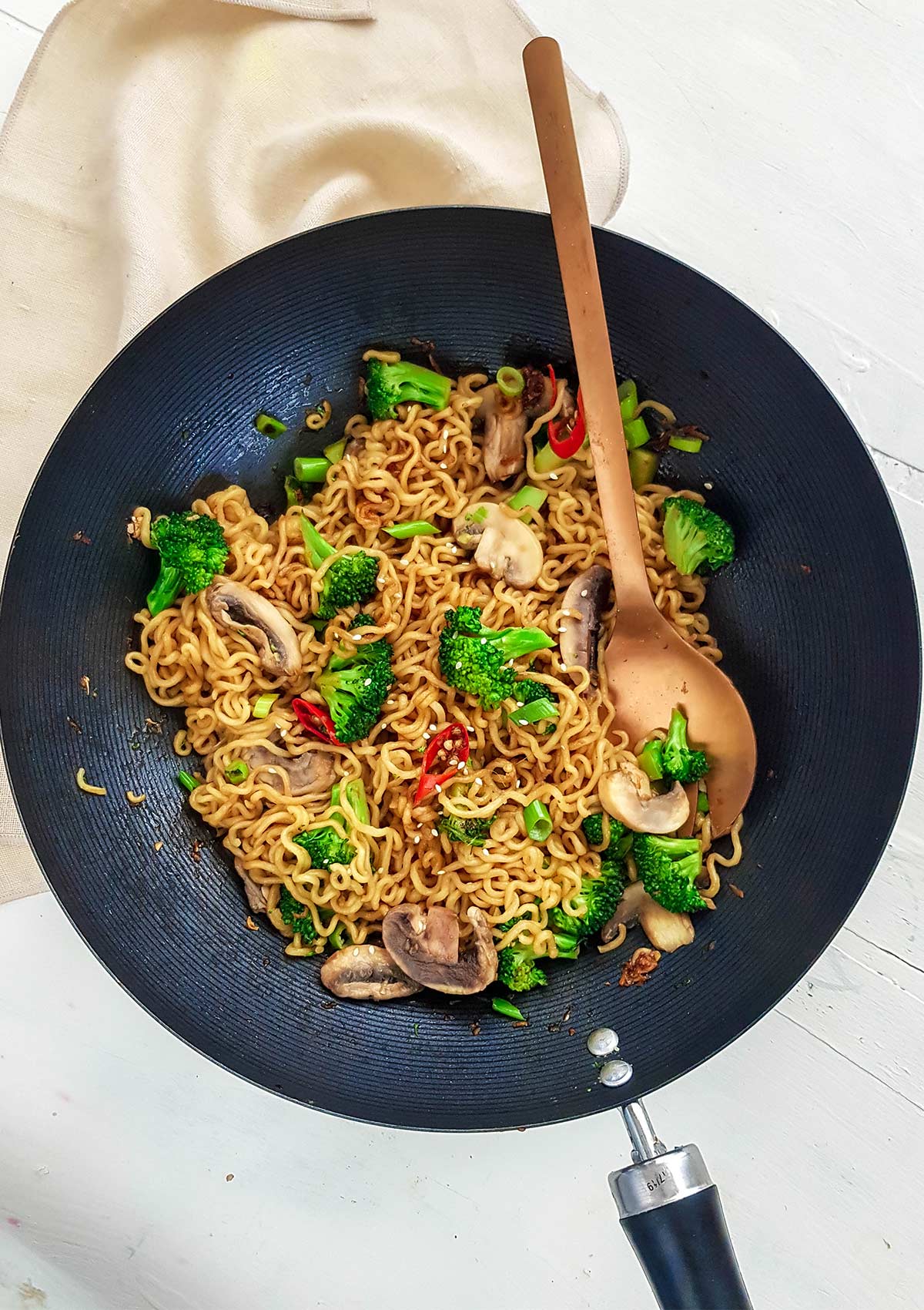 stir fry ramen in Wok