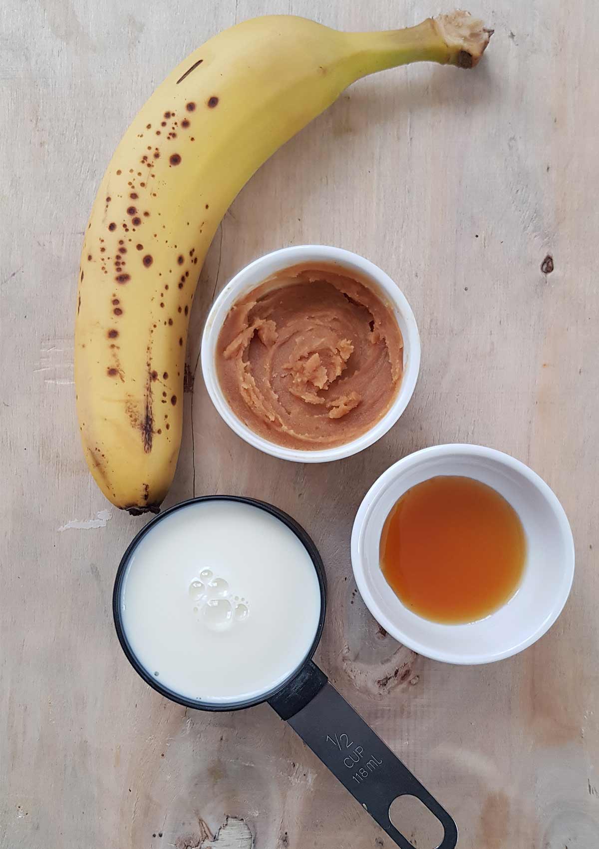 Banana peanut butter Smoothie Ingredients 