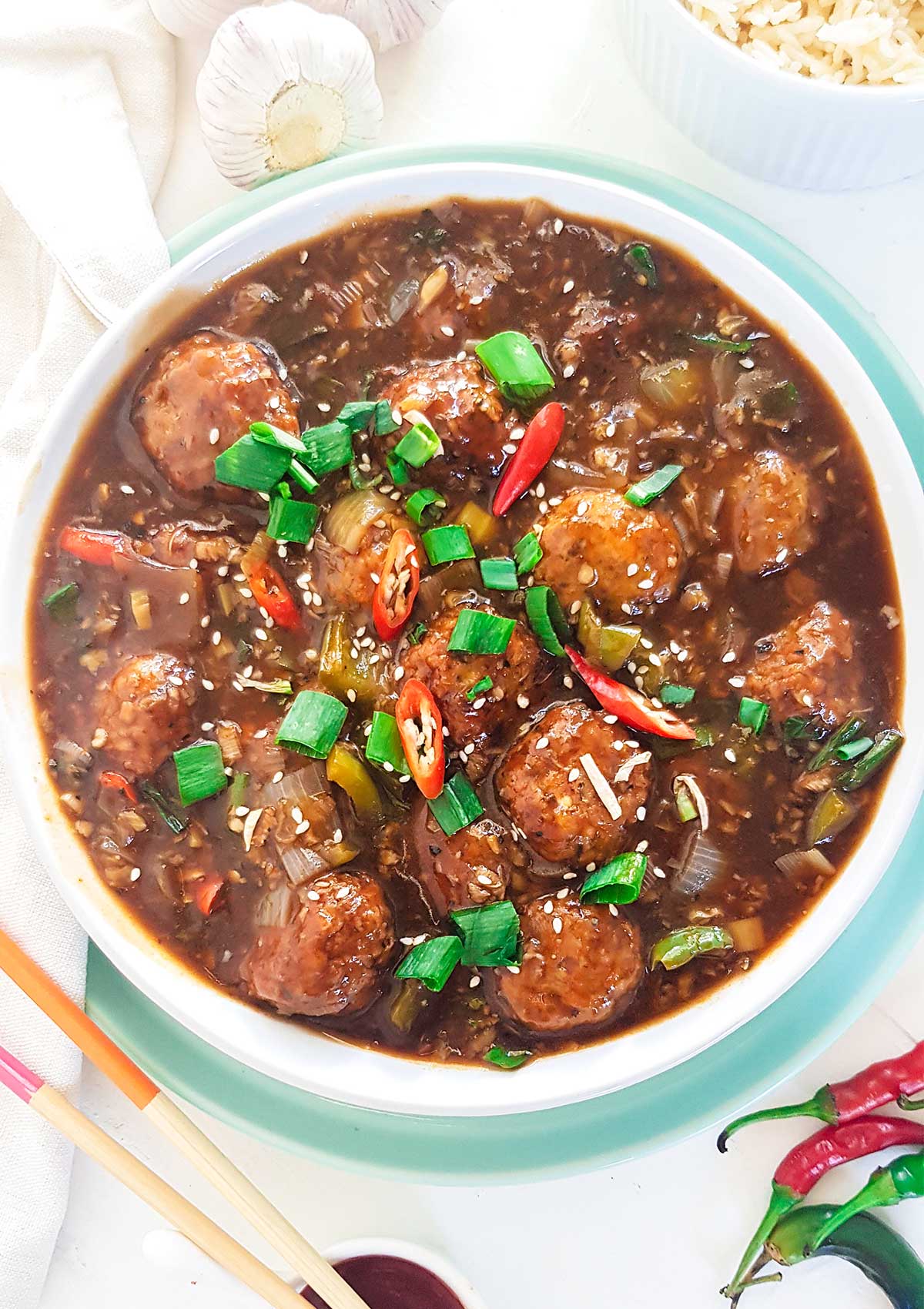 Veg Manchurian balls in thick gravy,
garnished with spring onions and chilies.