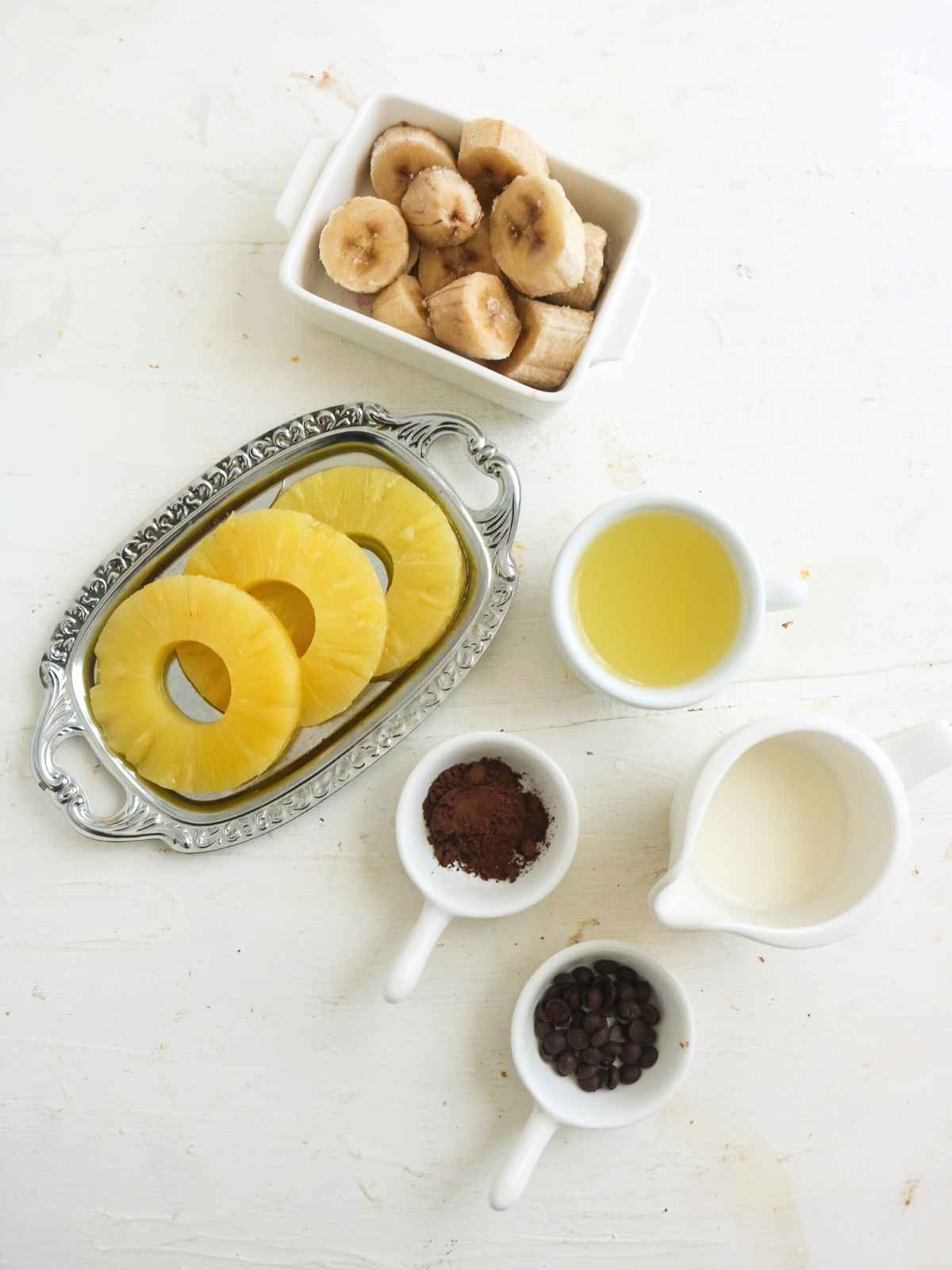 ingredients to make  chocolate pineapple smoothie