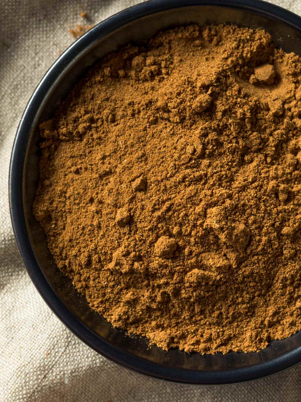 Five spice powder in a black color bowl.