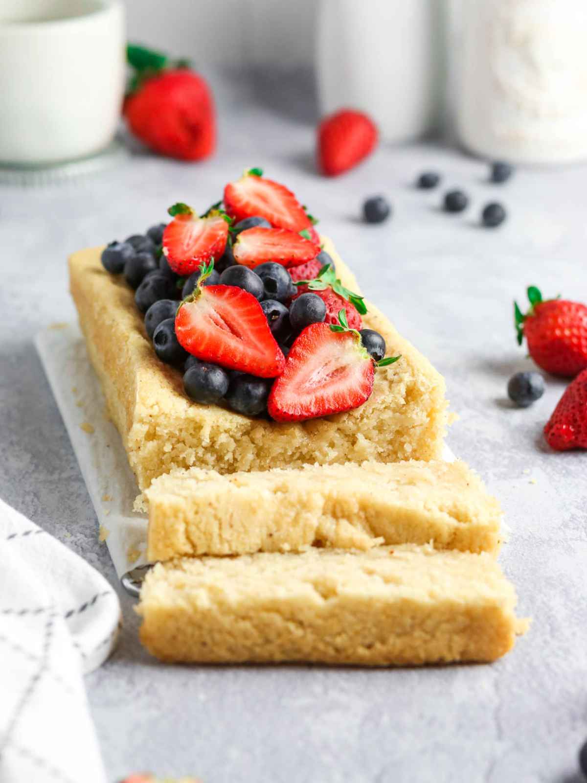 Pound cake topped with fresh berries.