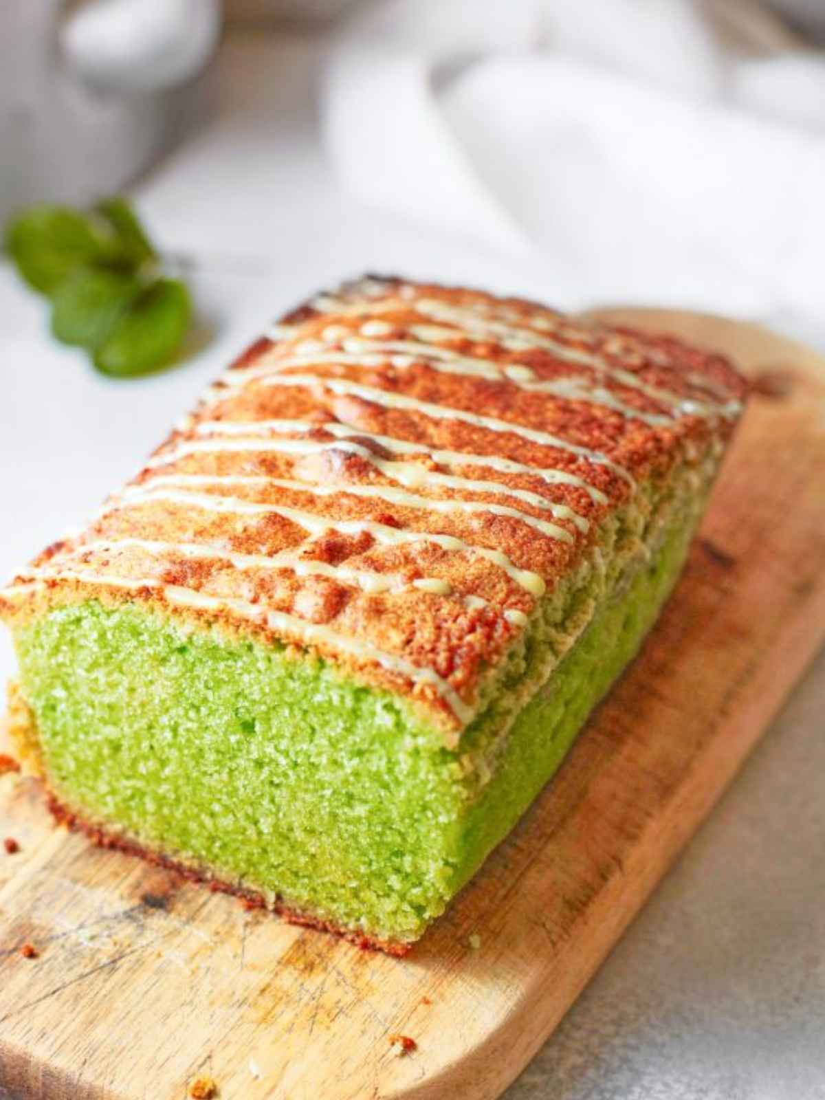 Green color Matcha pound cake.